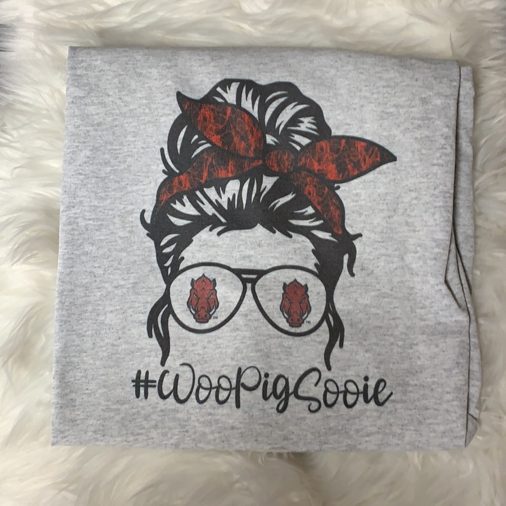 Brand new unisex Arkansas T-shirt woo pig sooie